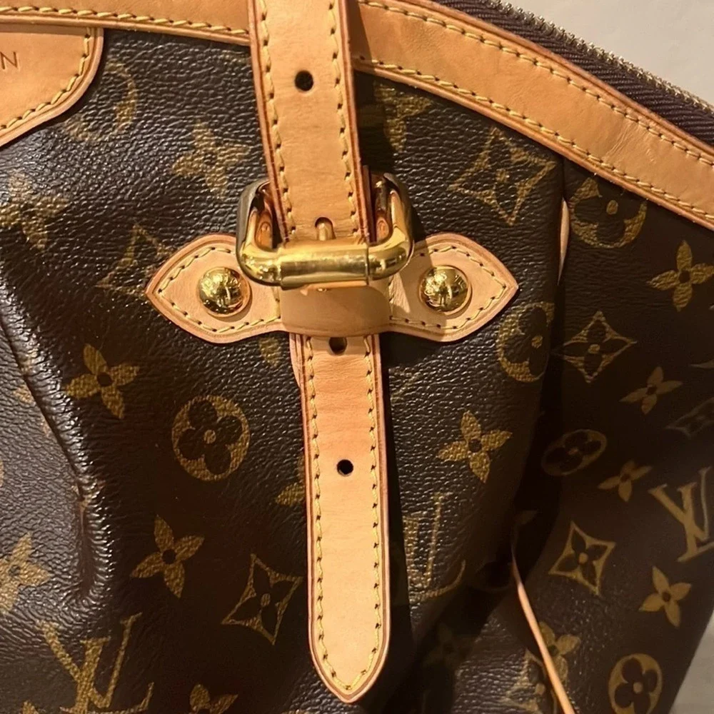 LOUIS VUITTON Beautiful  Chic Vintage Monogram Tivoli GM Bag Authentic